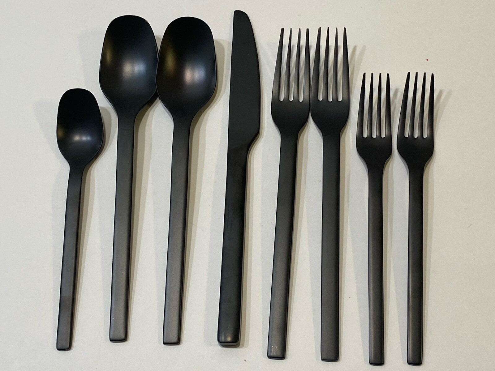 VILLEROY & BOCH MANUFACTURE ROCK TABLE CUTLERY 8 PEICES NEW