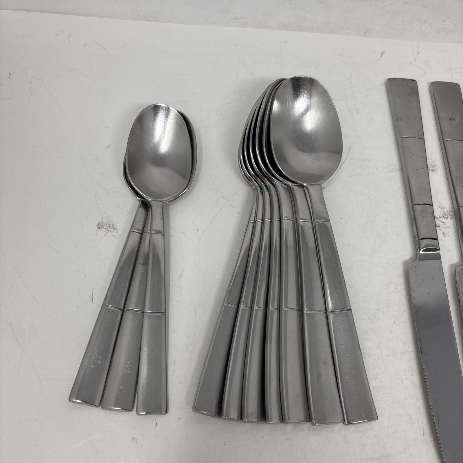 ONEIDA Echo Vietnam – 32 Pieces