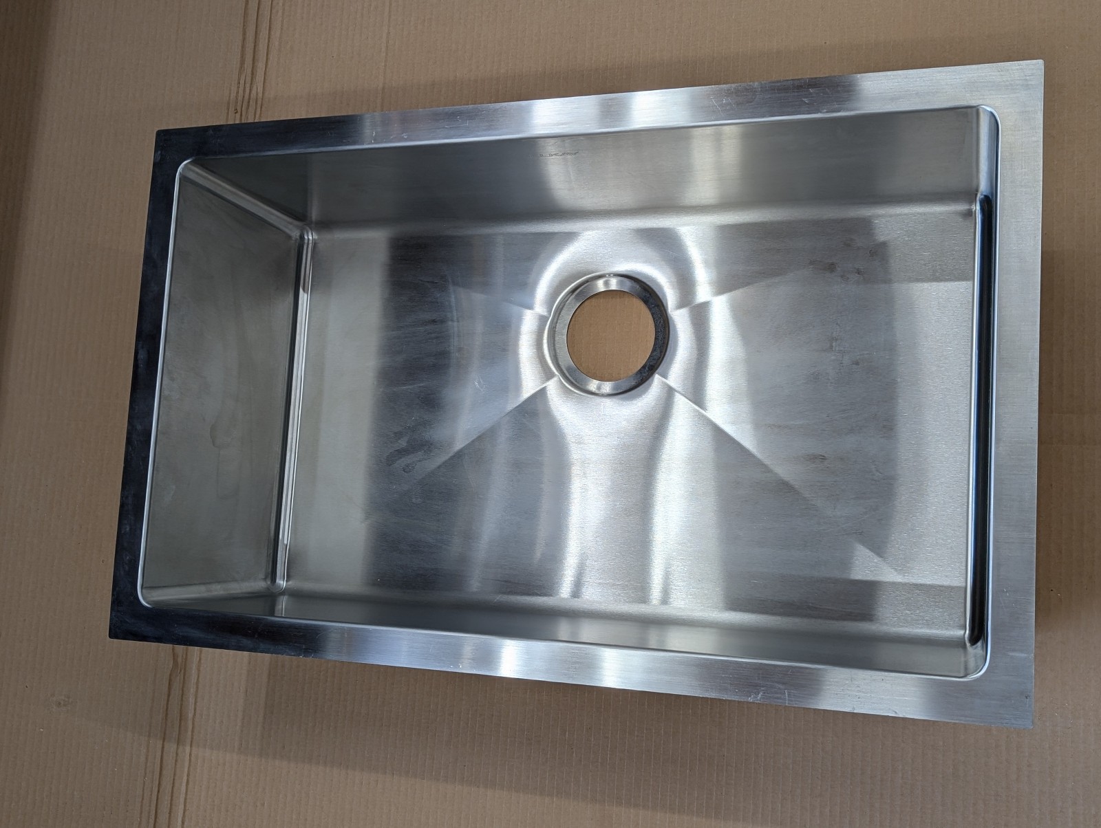 Elkay Crosstown Undermount Stainless Kitchen Sink 30 1/2″ Single Basin EFRU2816T