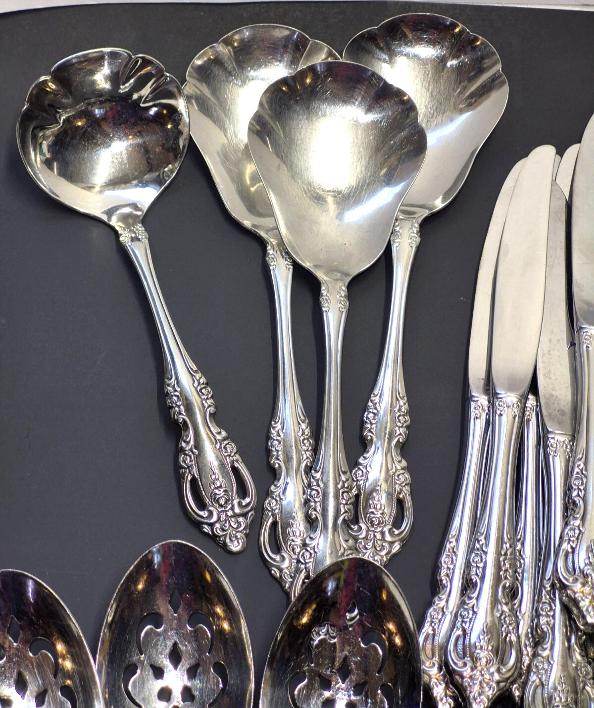 Vintage Oneida Community Brahms Flatware 144 Pieces See Description For List