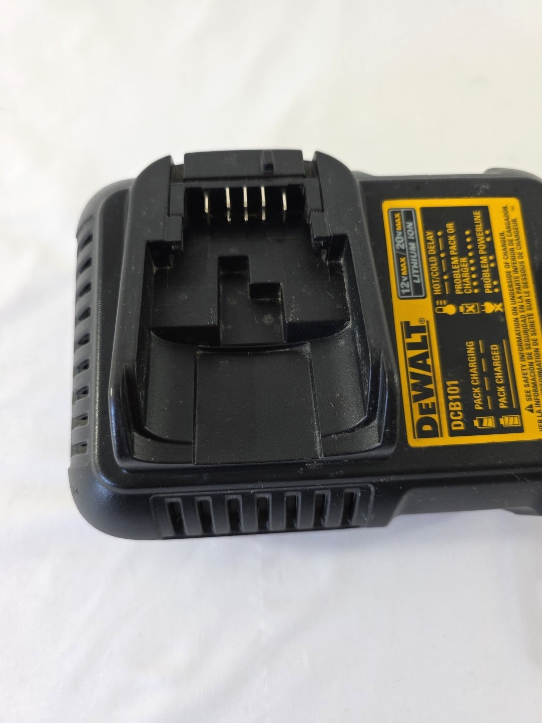 DeWalt DCB101 Lithium Ion Battery Charger Fast Charger 12vmax 20vmax