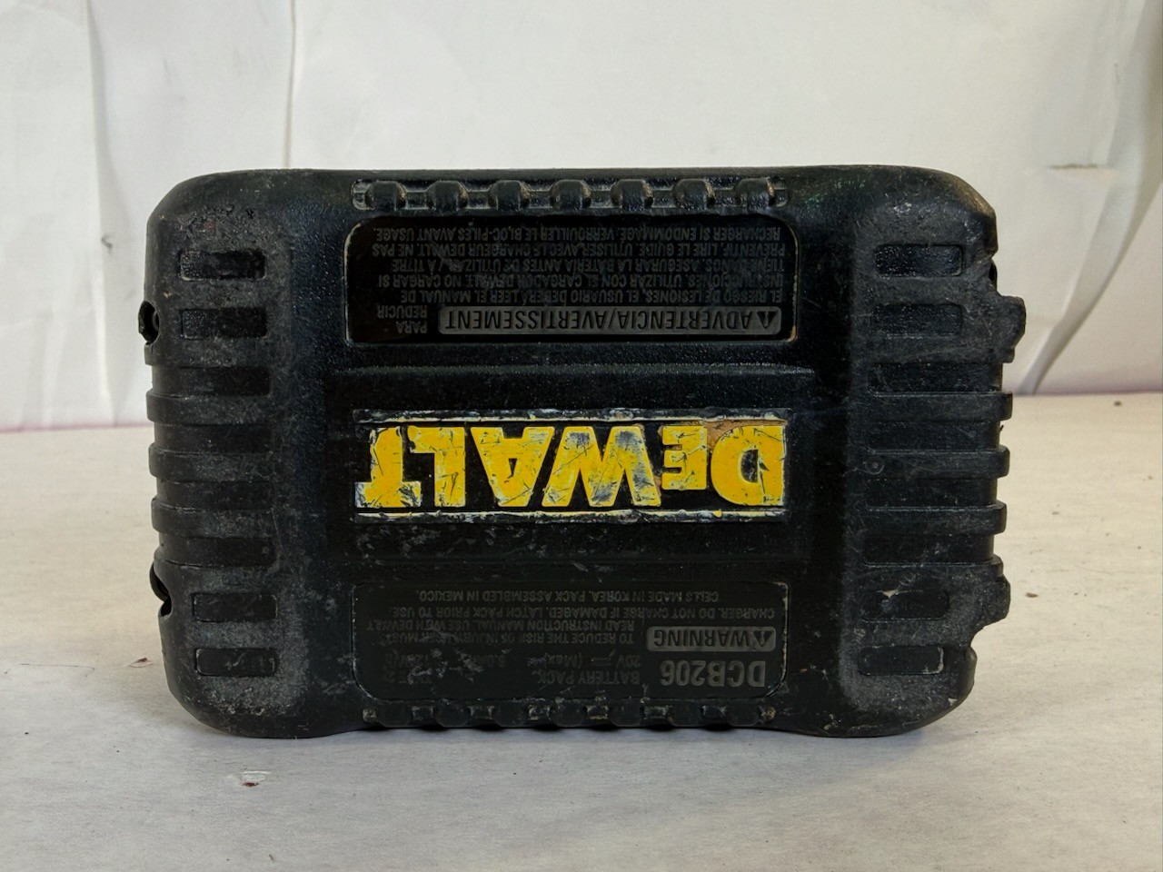 DEWALT DCB206 20V MAX XR 6Ah Lithium Ion Battery Type 2 Tested Working