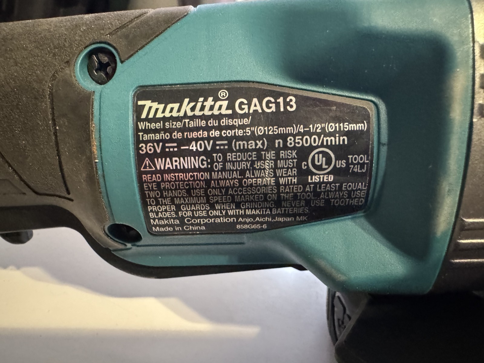 Makita GAG13 40V XGT 4‑1/2″/5″ X‑LOCK Paddle Switch Angle Grinder, Tool Only
