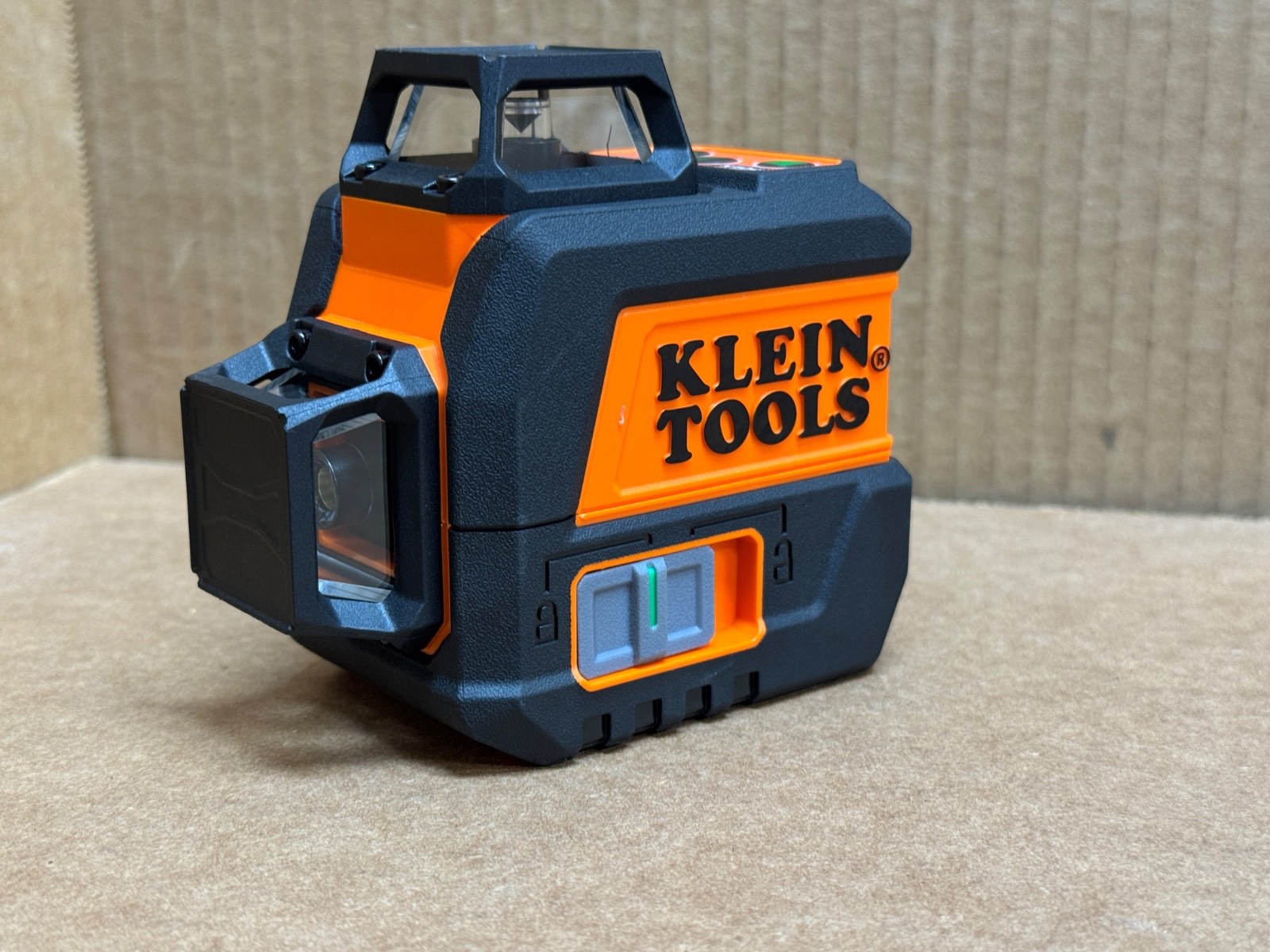 KLEIN TOOLS [93CPLG] COMPACT SELF-LEVELING PLANAR LASER LEVEL – [NO BRACKET]