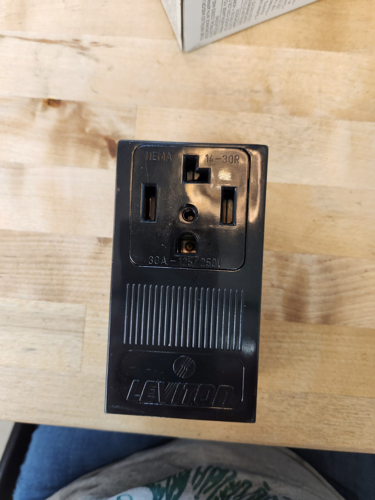 Leviton 55054 30A-125/250V Surface Mount Power Outlet, Black B00-55054 – NEW