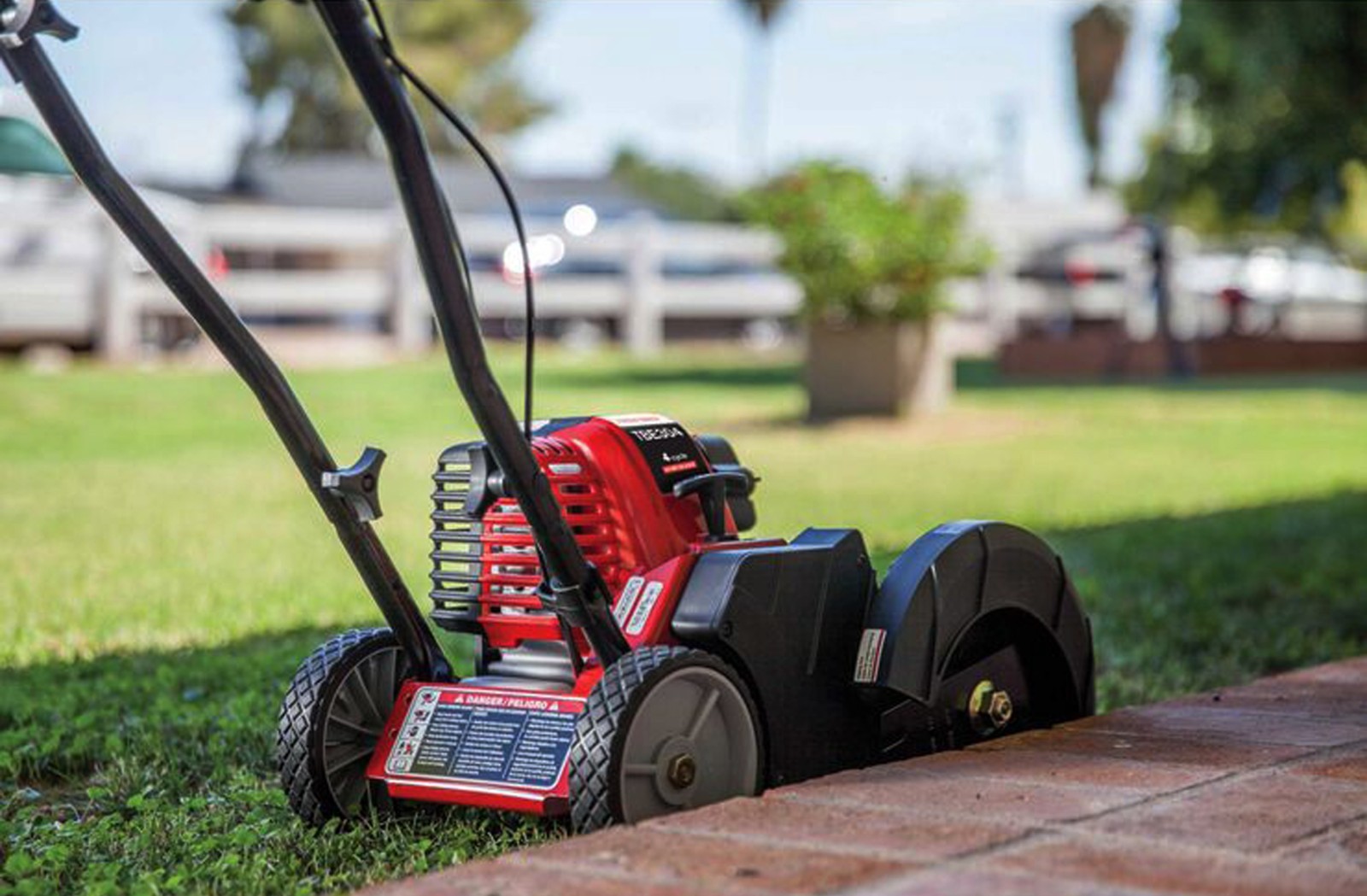 Troy-Bilt TBE304 Gas Edger 30cc 4-Cycle 9″ Blade Lawn Driveway Sidewalk