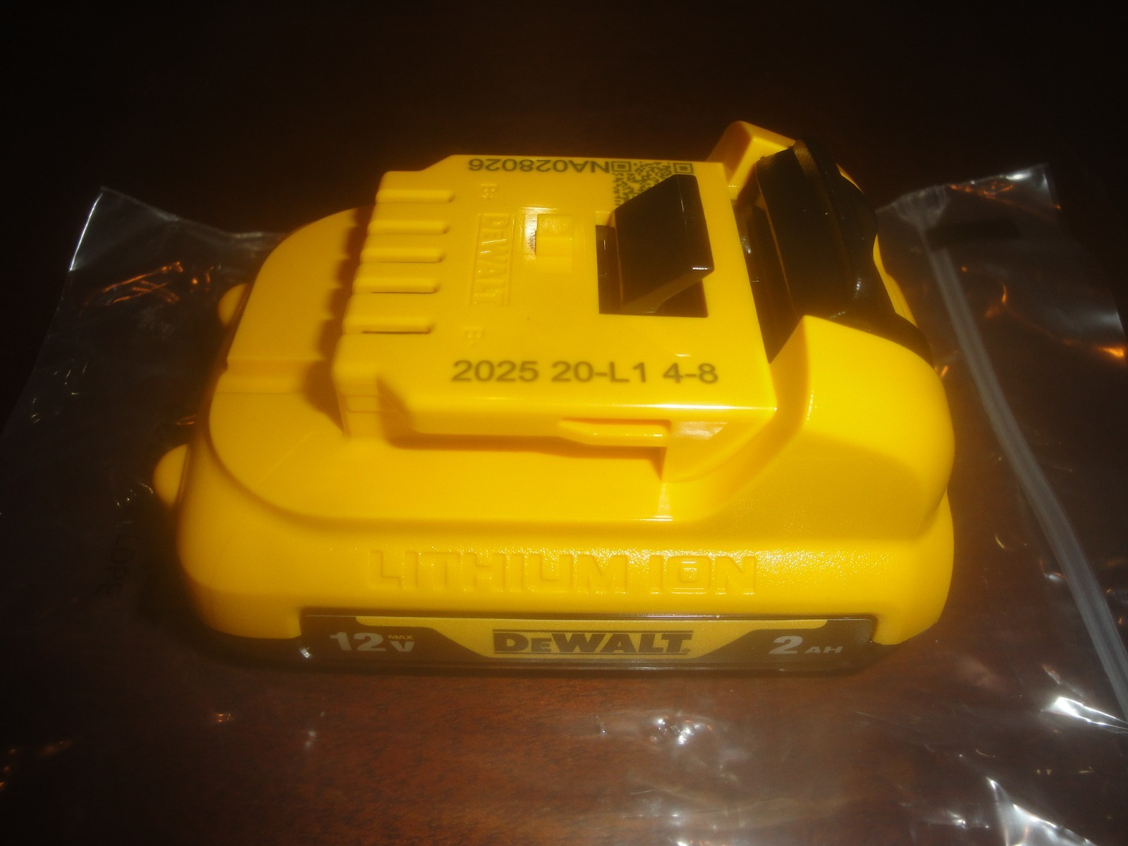 Dewalt DCB122, 2.0Ah. 12 Volt Lithium Ion Battery, This is OEM 2025 New