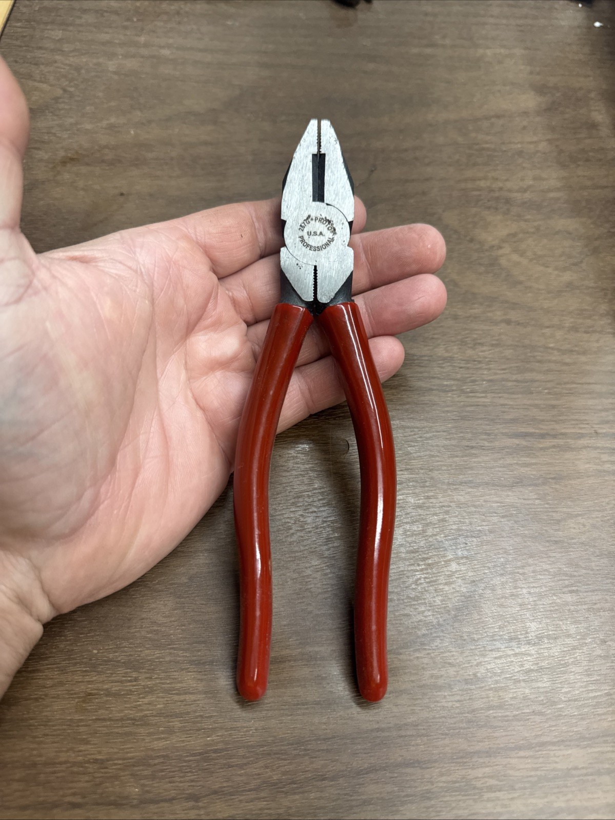 PROTO 7.5″ PROFESSIONAL LINEMANS PLIERS, 267G.