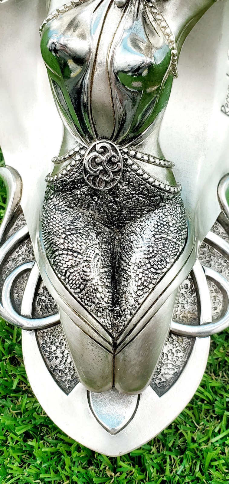 (1) Made In Italy Recuerdo Silver Painted 2.9lb Woman Bookend 7½”×7½”×5″ *FLAWS