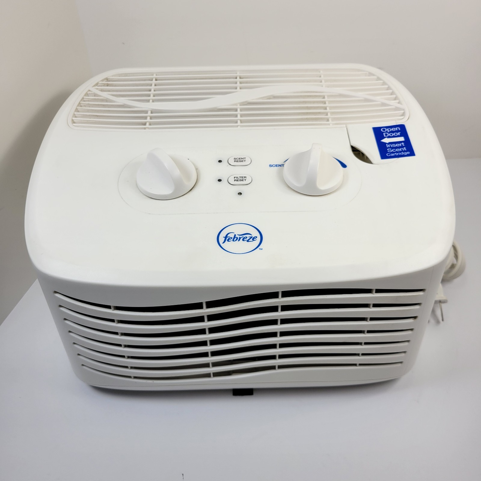 Febreze Tabletop HEPA-Type Air Purifier Model FHT170W White 85 – 100 Sq Ft