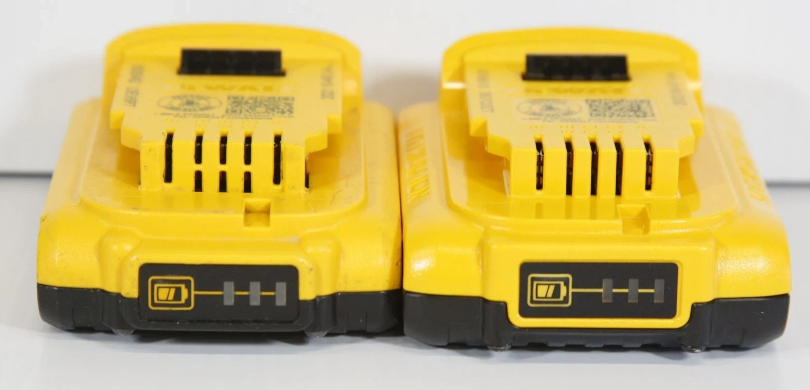(2 pack) DEWALT DCB203 LITHIUM-ION BATTERY