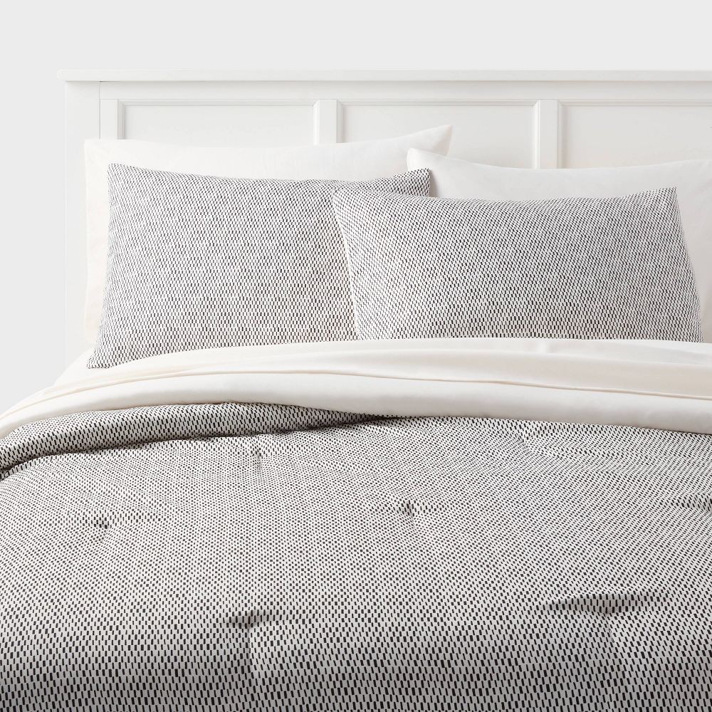 Twin/Twin Extra Long Printed Comforter Set Black/White – Room Essentials