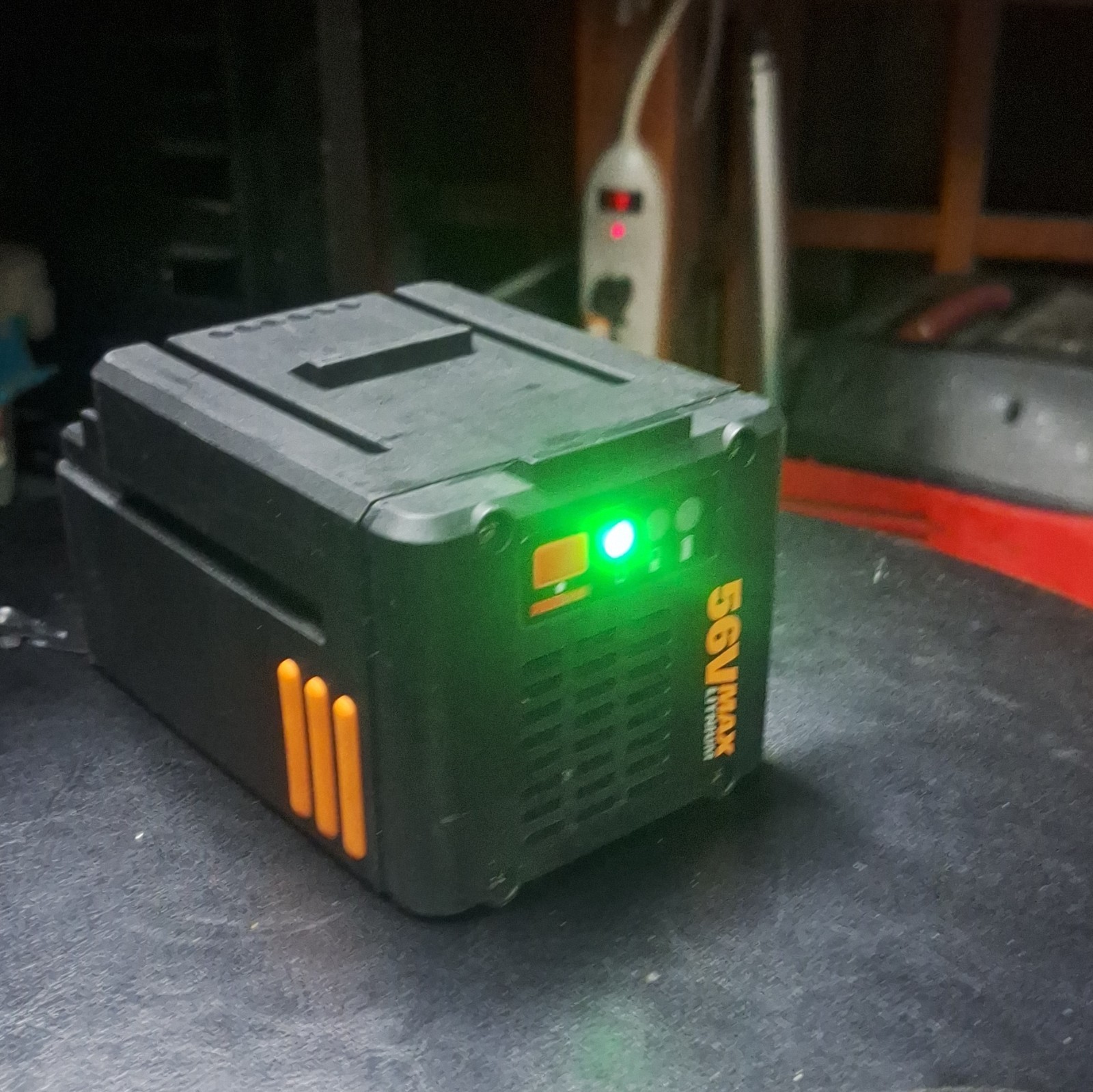 2. 56V Max Lithium Battery Pack 5Ah Black w/ Charge Indicator LEDs