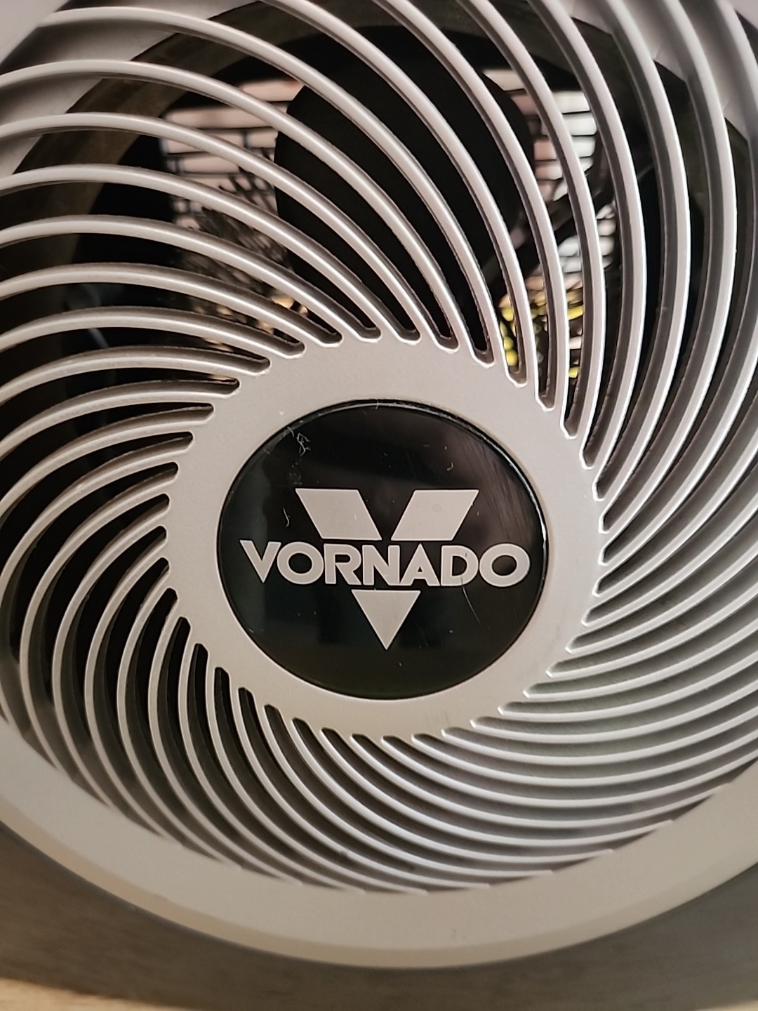 Vornado AWRH Automatic Whole Room Heater with Remote 1500W 80hz 120VAC