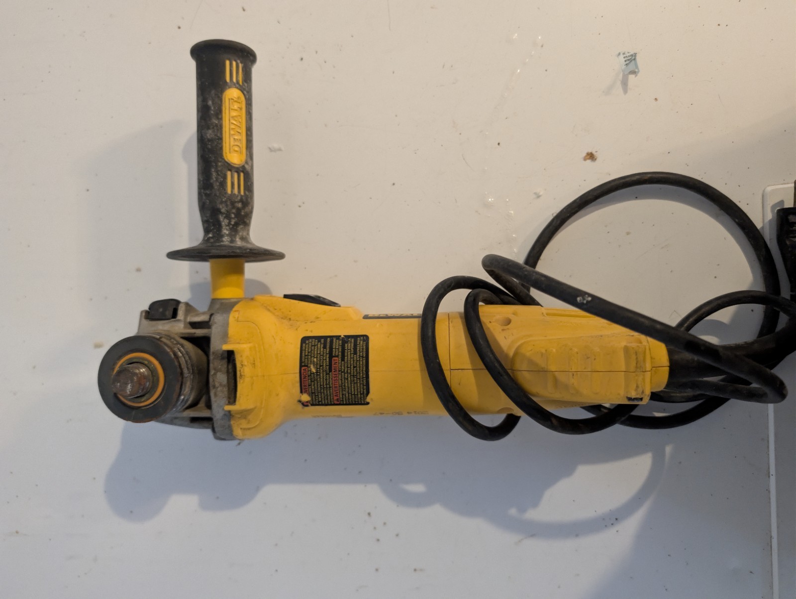 DEWALT Corded Electric Angle Grinder Rotary/Circular w/ Side Handle Yellow/Black
