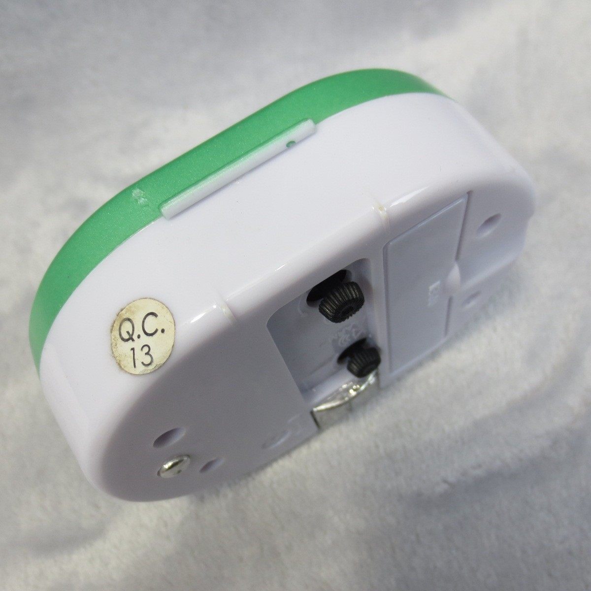 Travel Analog Alarm Clock Battery Operated Green & White Small Desktop 3.5″