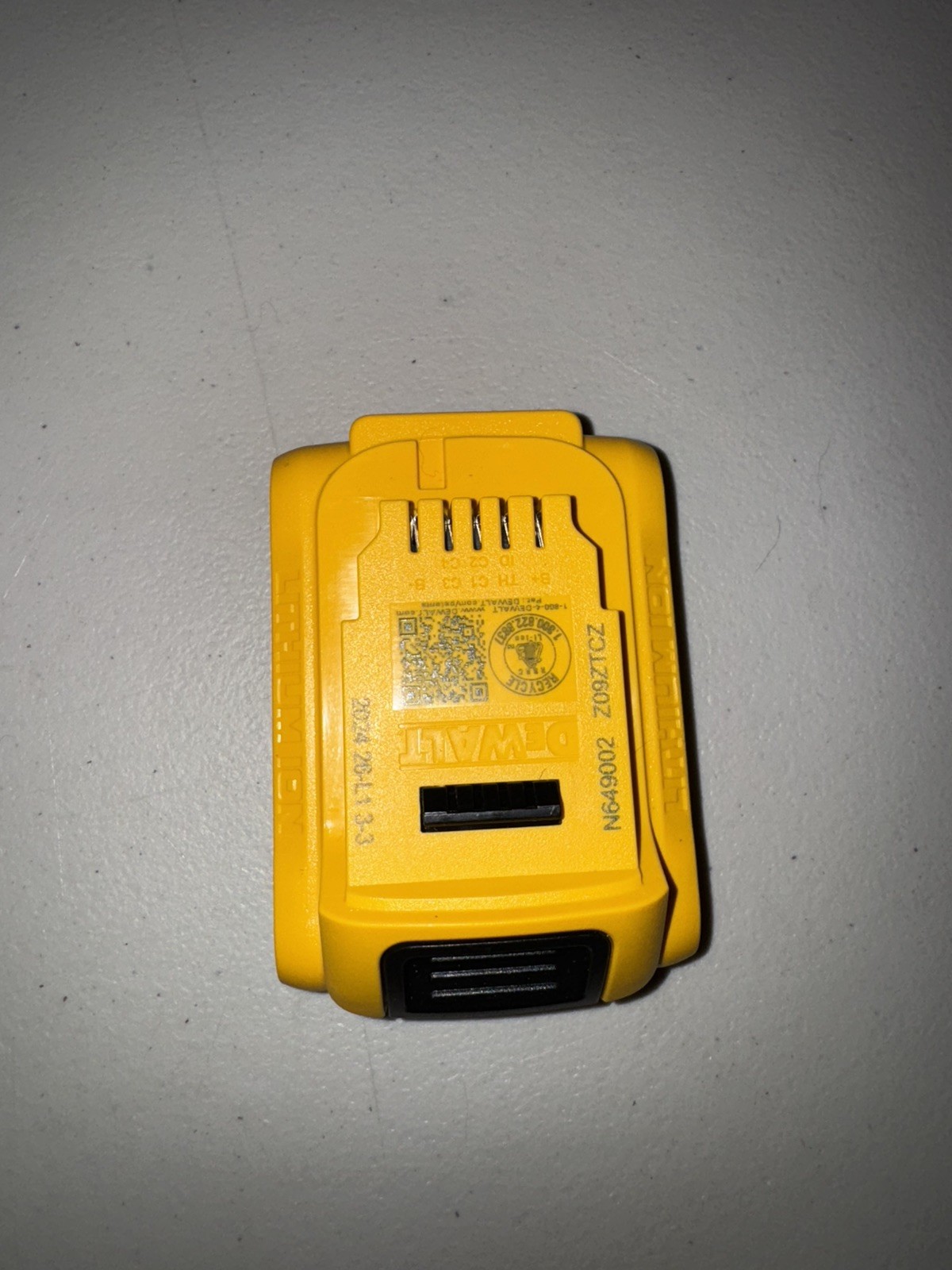 DEWALT DCB203 Battery – Yellow (Brand New)