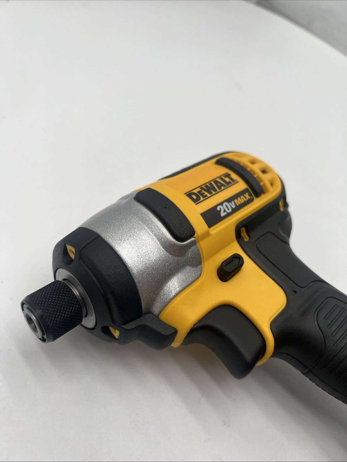 DEWALT DCF885B 20V 1/4 in. Impact Driver w/ 2ah Battery