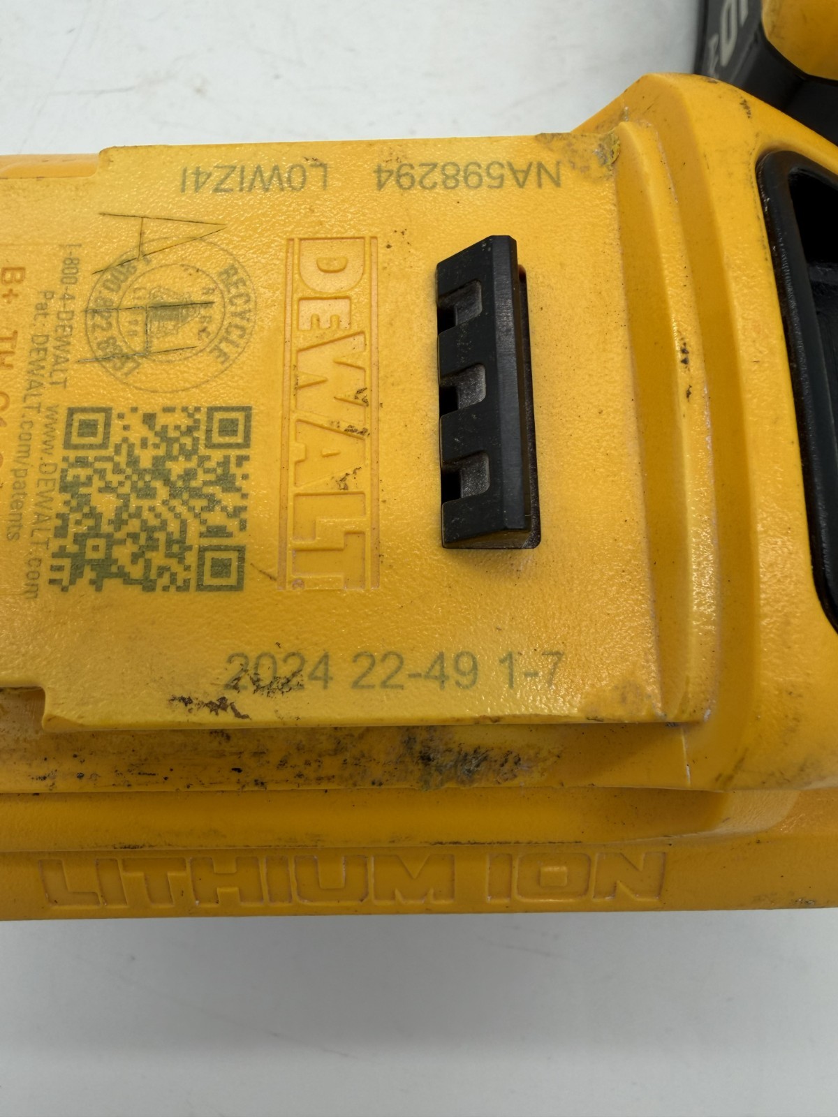 DeWalt DCB206 (Lot of 3) 6.0Ah 20V Li-Ion Batteries