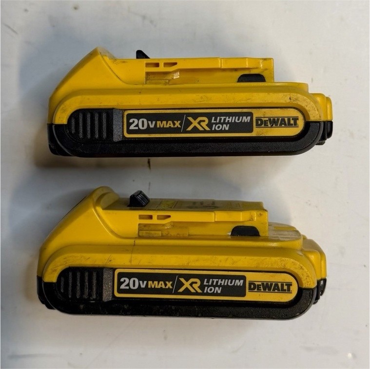 DEWALT DCB203 20V MAX XR Li-Ion Battery Pack 2.0Ah Yellow (2 Pack)