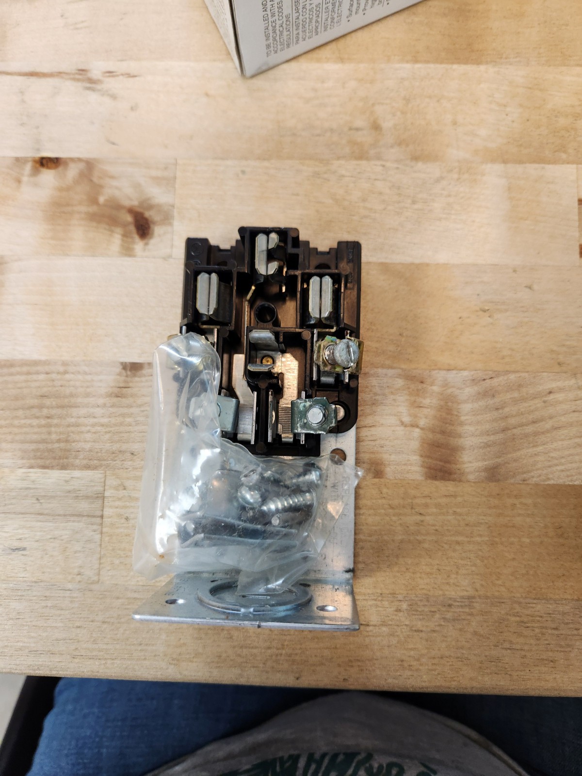 Leviton 55054 30A-125/250V Surface Mount Power Outlet, Black B00-55054 – NEW