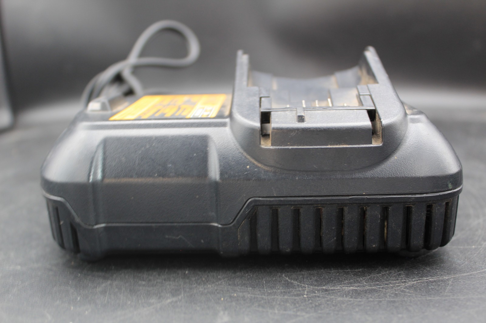 Dewalt DCB101 12V to 20V Lithium-Ion Battery Charger Genuine OEM