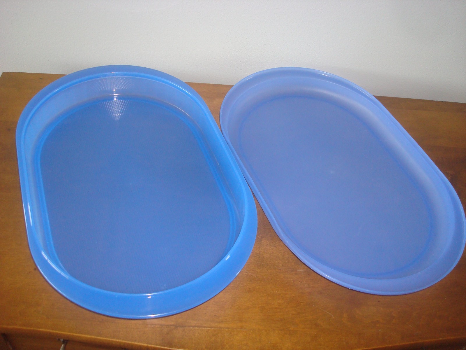 Tupperware Cornflower Blue Preludio Oval Acrylic Serving Tray #2015 & Lid #2064