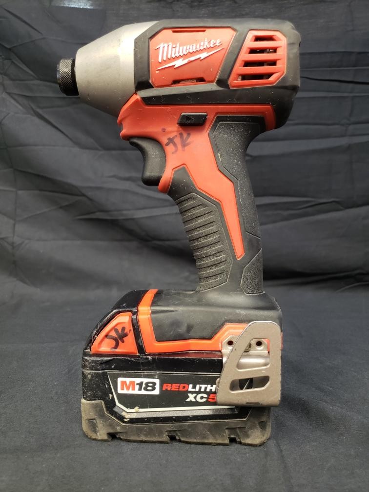 MILWAUKEE 2656-20 1/4″ 18V IMPACT DRIVER W/ 5.0AH BATTERY (B26006337)