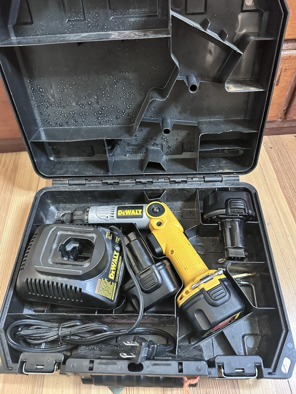 DeWalt DW920 7.2V Cordless Pivoting Screwdriver w/ 3 Batteries, Charger & Case