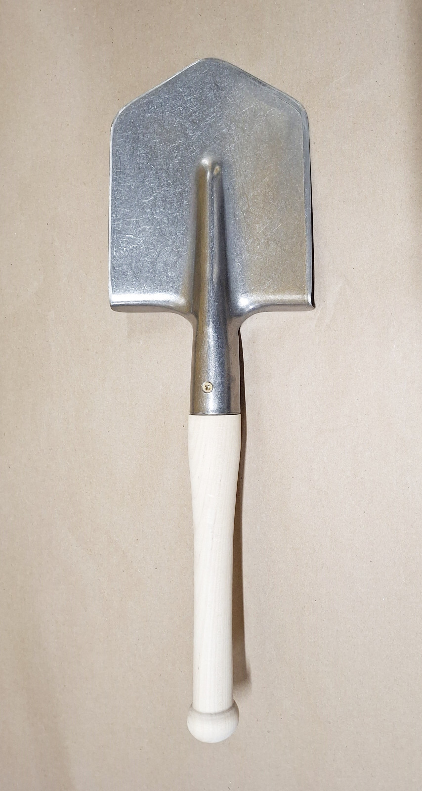 100% Titanium Lightweight Large Shovel Durable Sharp Edges Solid Wood 10″ Handle