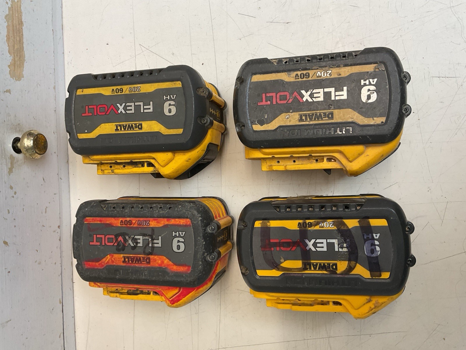DeWalt DCB609 (4x) 9ah Lithium-Ion Flexvolt Battery 20/60v ***PARTS OR REPAIR***