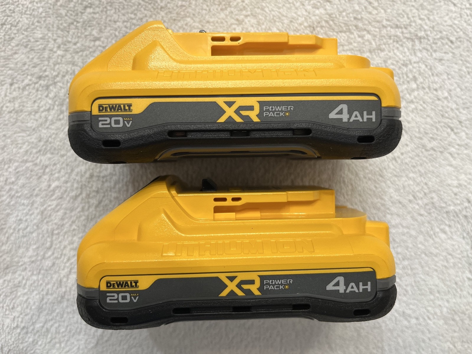 2 New Dewalt DCB2104 Powerpack 20V Max XR 4.0Ah Lithium Ion Batteries DCB2104-2