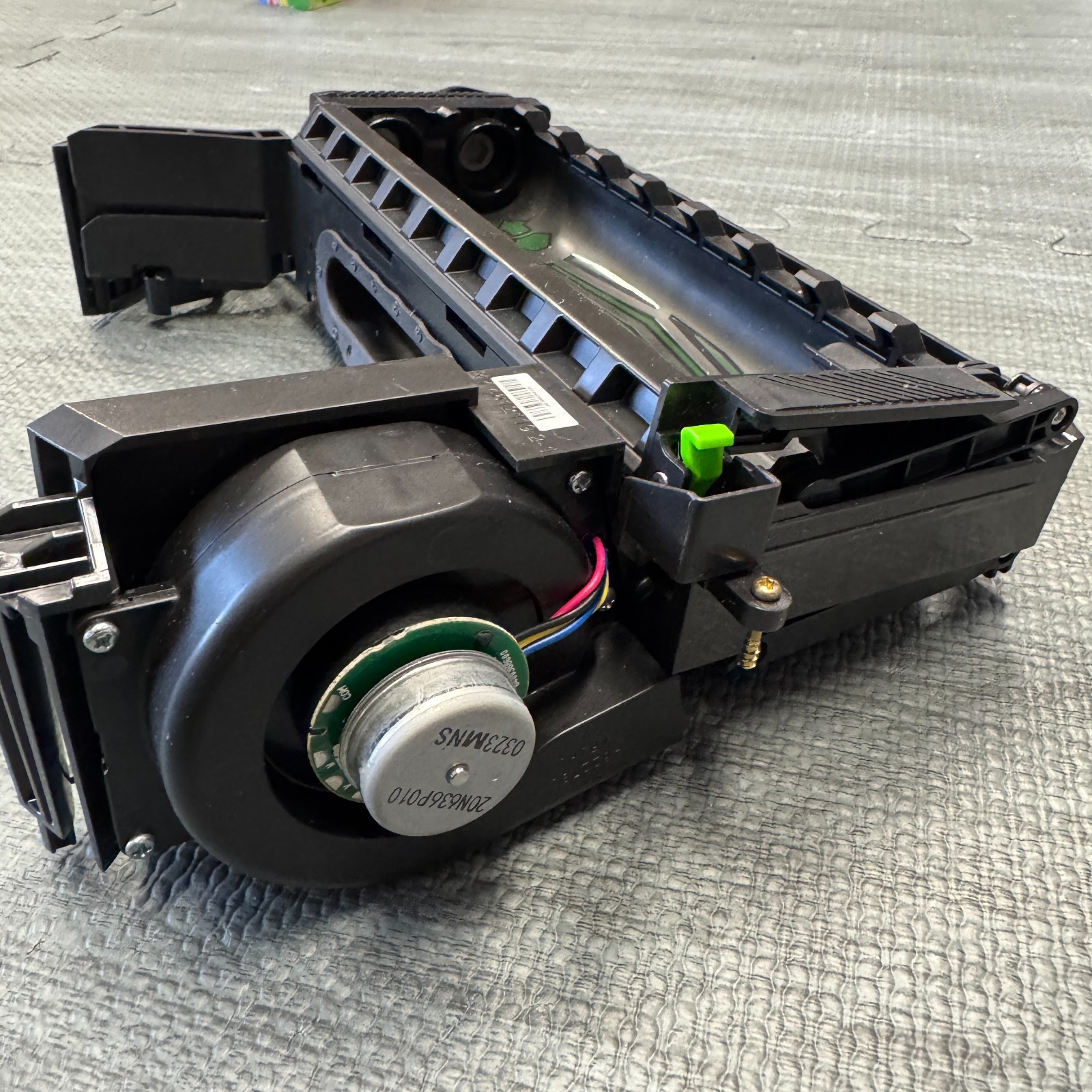 iRobot Roomba j5 j6 j7 j8 j5+ j6+ j7+ j8+ Cleaning Head Module (with dust motor)