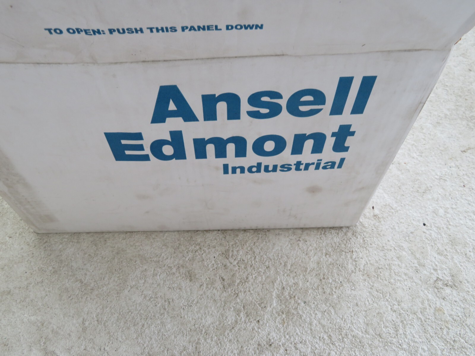 12 pairs Ansell Edmont 08-352 Scorpio Chemical Resistant 12″ Gloves Size 7