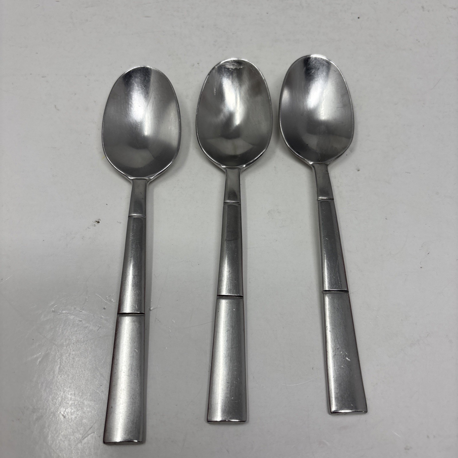 ONEIDA Echo Vietnam – 32 Pieces