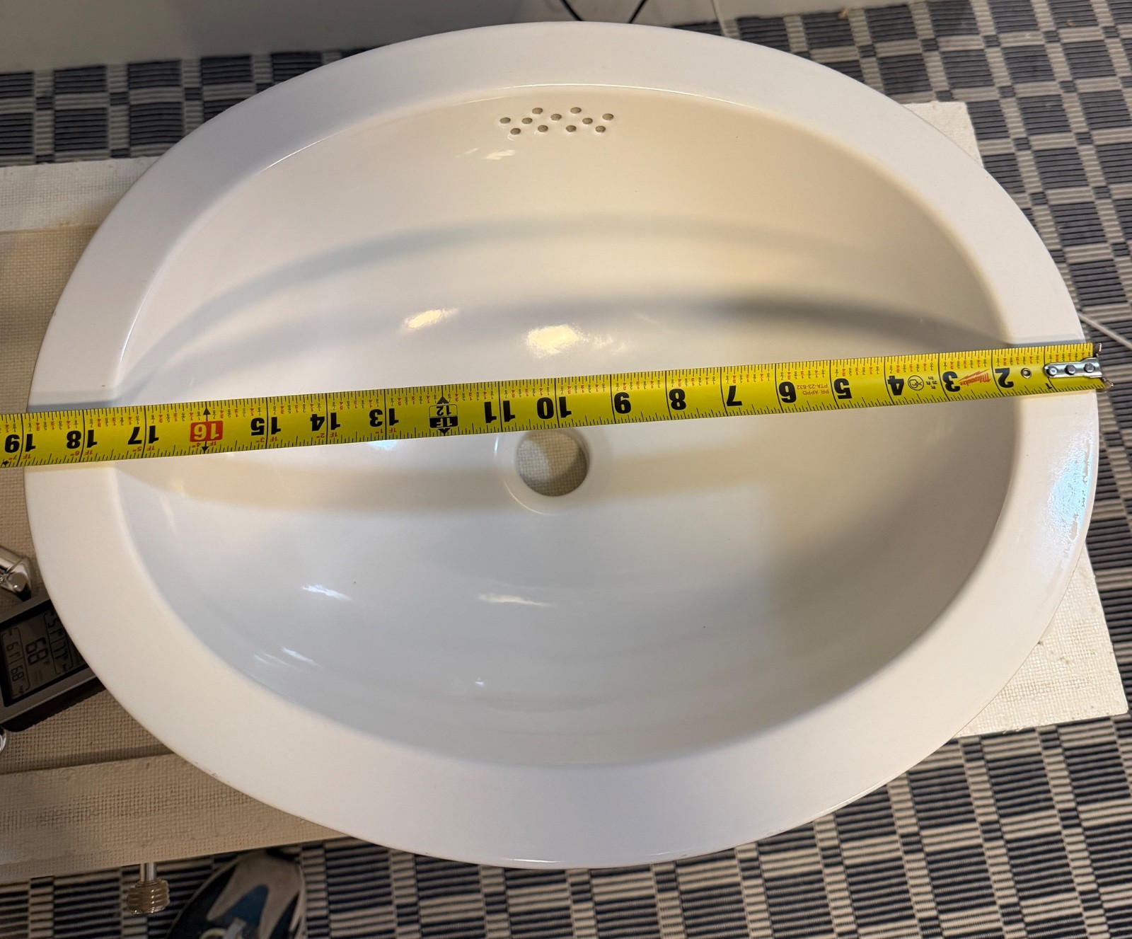 Manchester Manchester Undermount Oval Vitreous China Lavatory Sink 19 1/4″ x 15