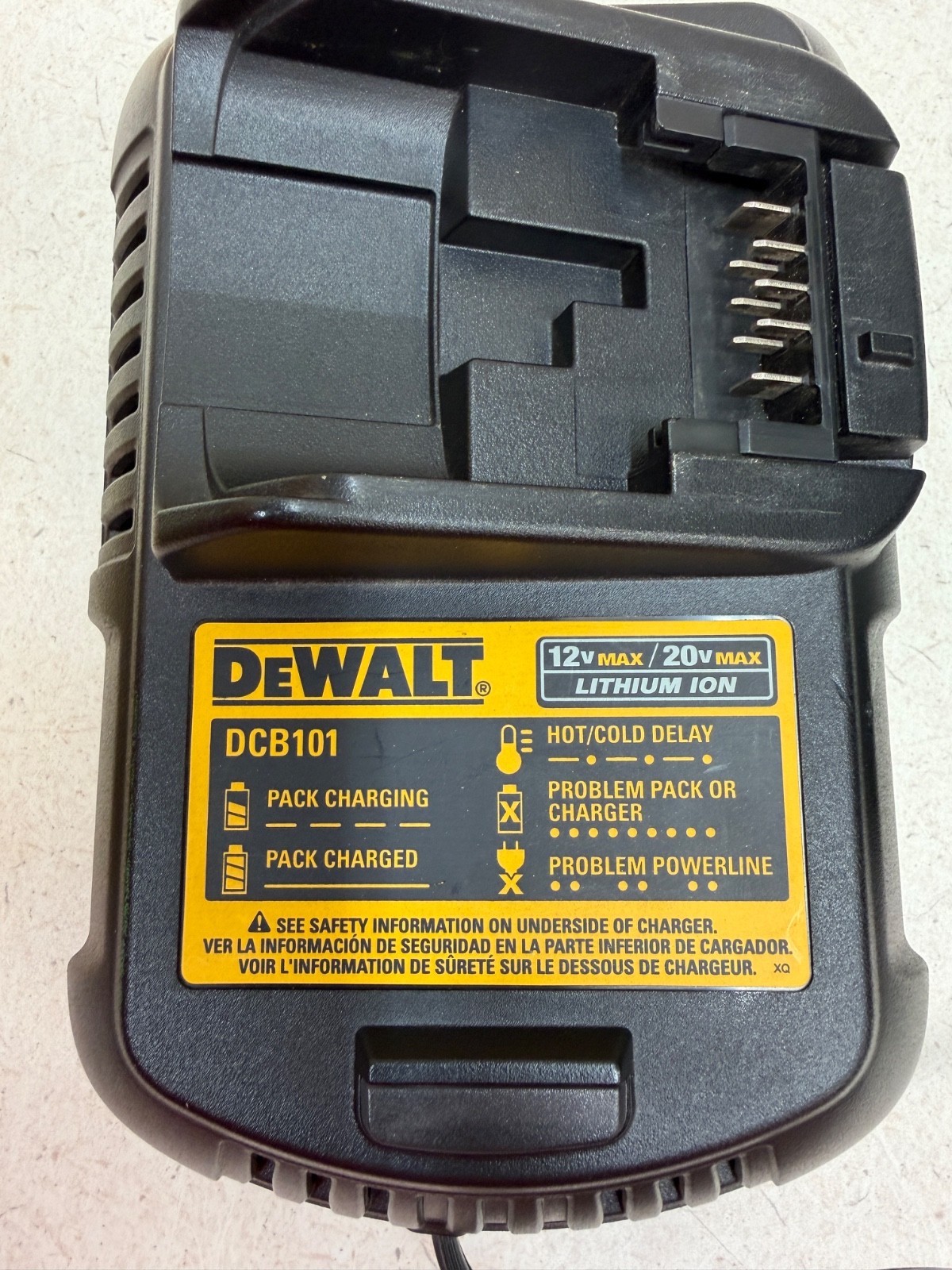Dewalt Impact Wrench DCF889 W/Battery DCB204 & Charger DCB101