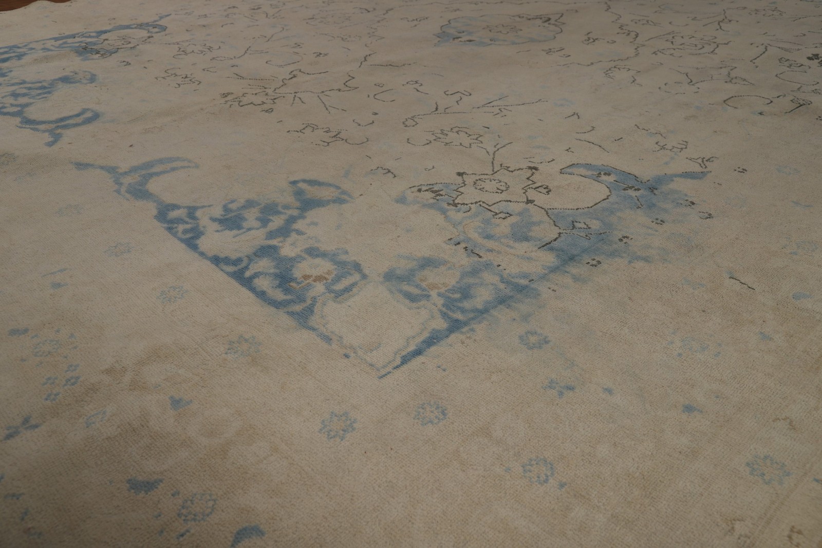 Muted Traditional Area Rug 10×13 Handmade Wool Distressed Floral for Any Room