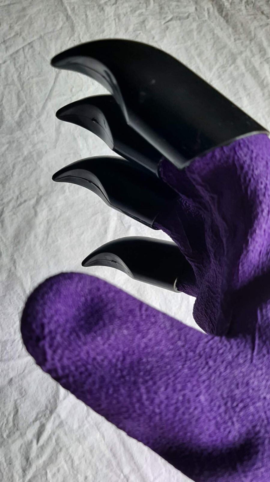New – Gardening Digging Planting 4 ABS Plastic Claws Gloves – Purple