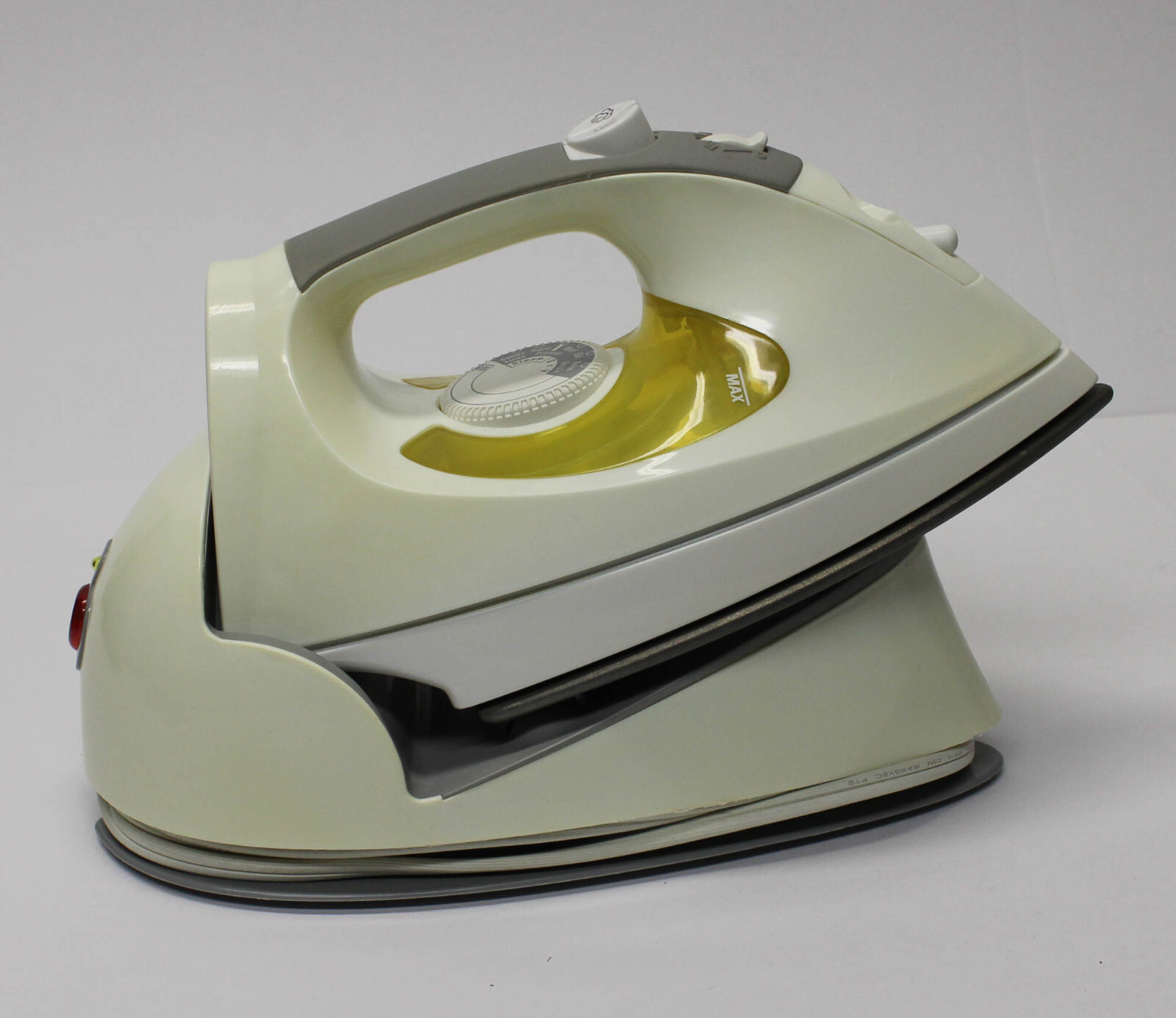 GE General Electric Cord-Free Cordless Cloths 1350 Watt Iron and Base 169097