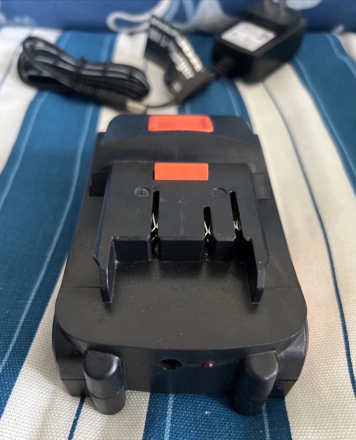 Warrior 18V Lithium Battery Pack 1.3 Ah With LED Status Indicator AND Charger