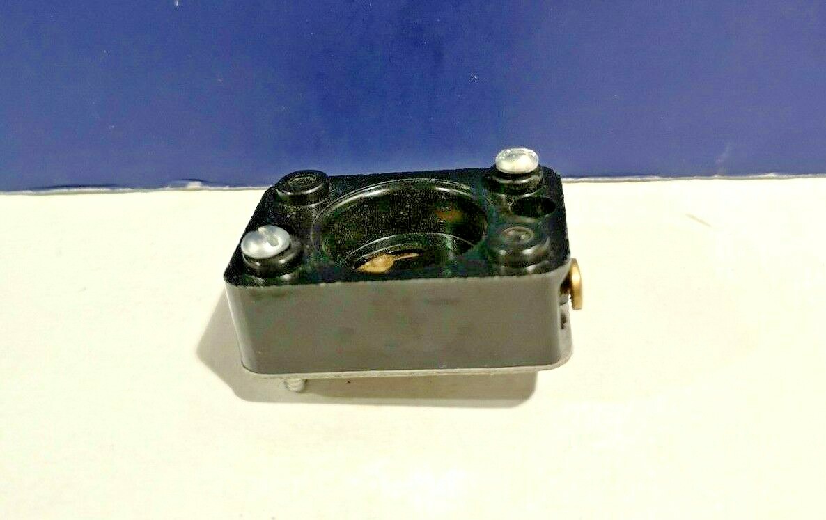 LEVITON Fluorescent Starter Base with Terminals 660W 250V 380 UL NEW 380-B