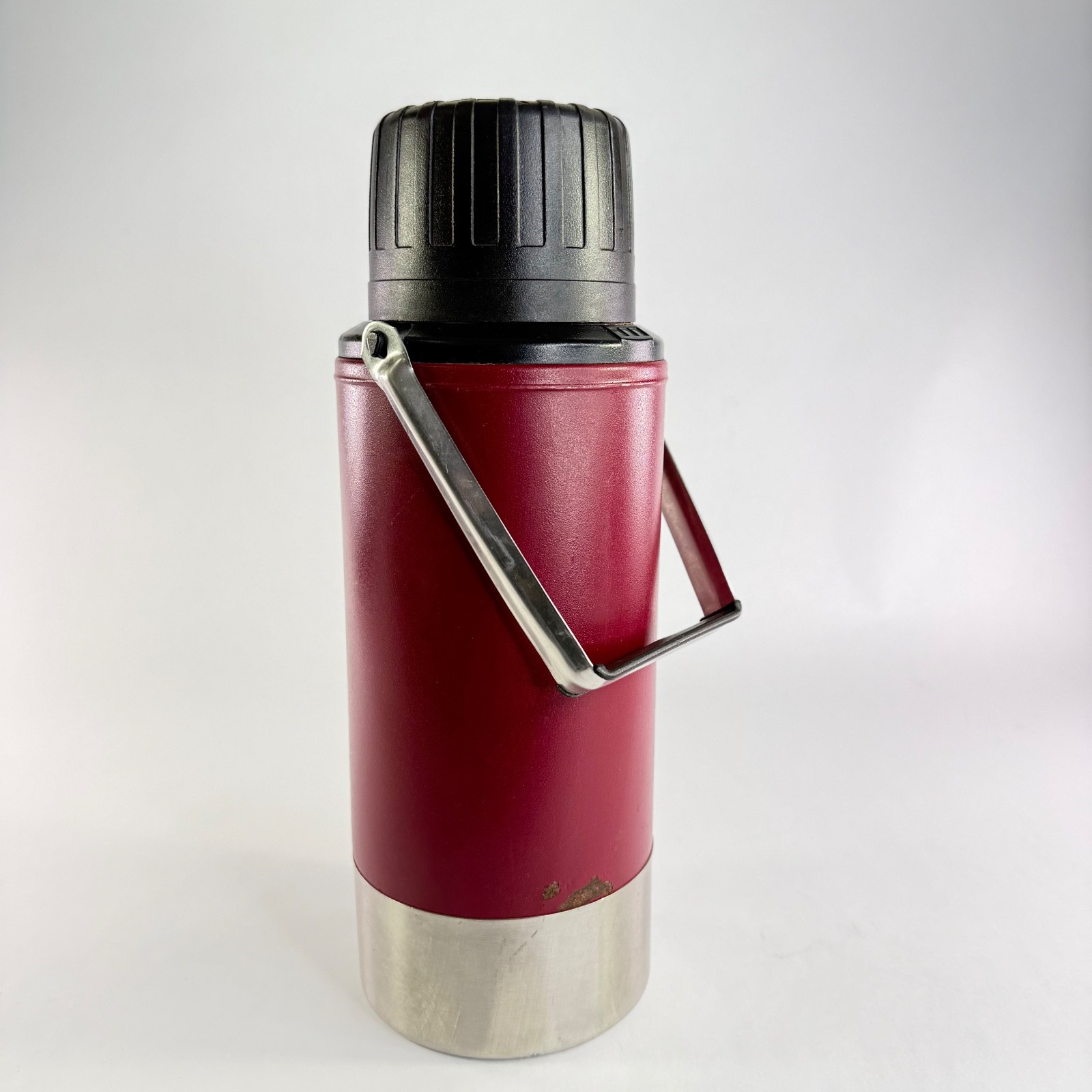 Thermos Model 2690 Vacuum Bottle 1.99 Qt Red Black Stainless USA Made Vintage