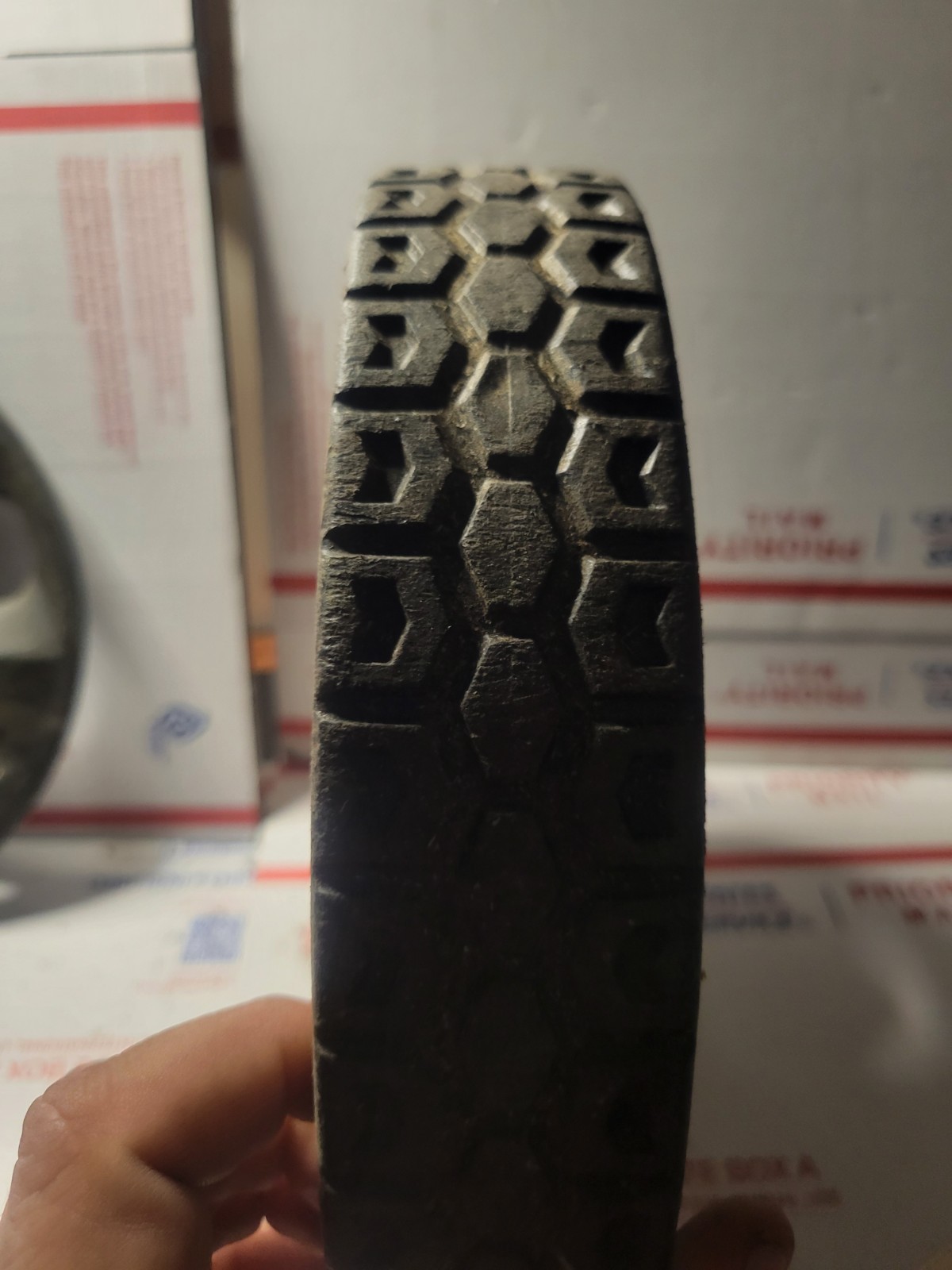ONE USED Black & Decker MM2000 Lawn Mower Rear Wheel 514016124 514016121