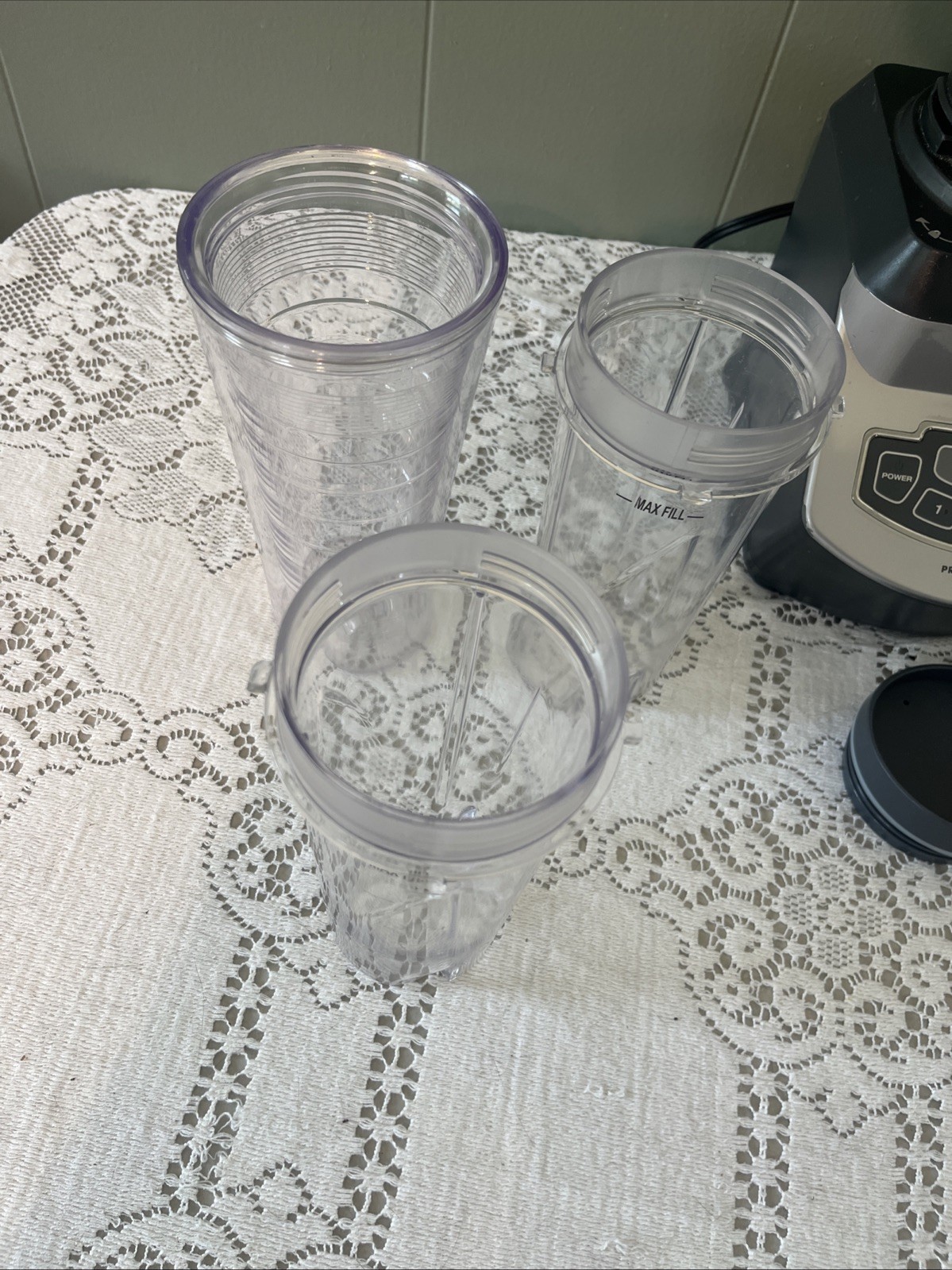Ninja Professional 1100W Blender 72oz BL660 Never Used Bonus 3x Smoothie Cups!