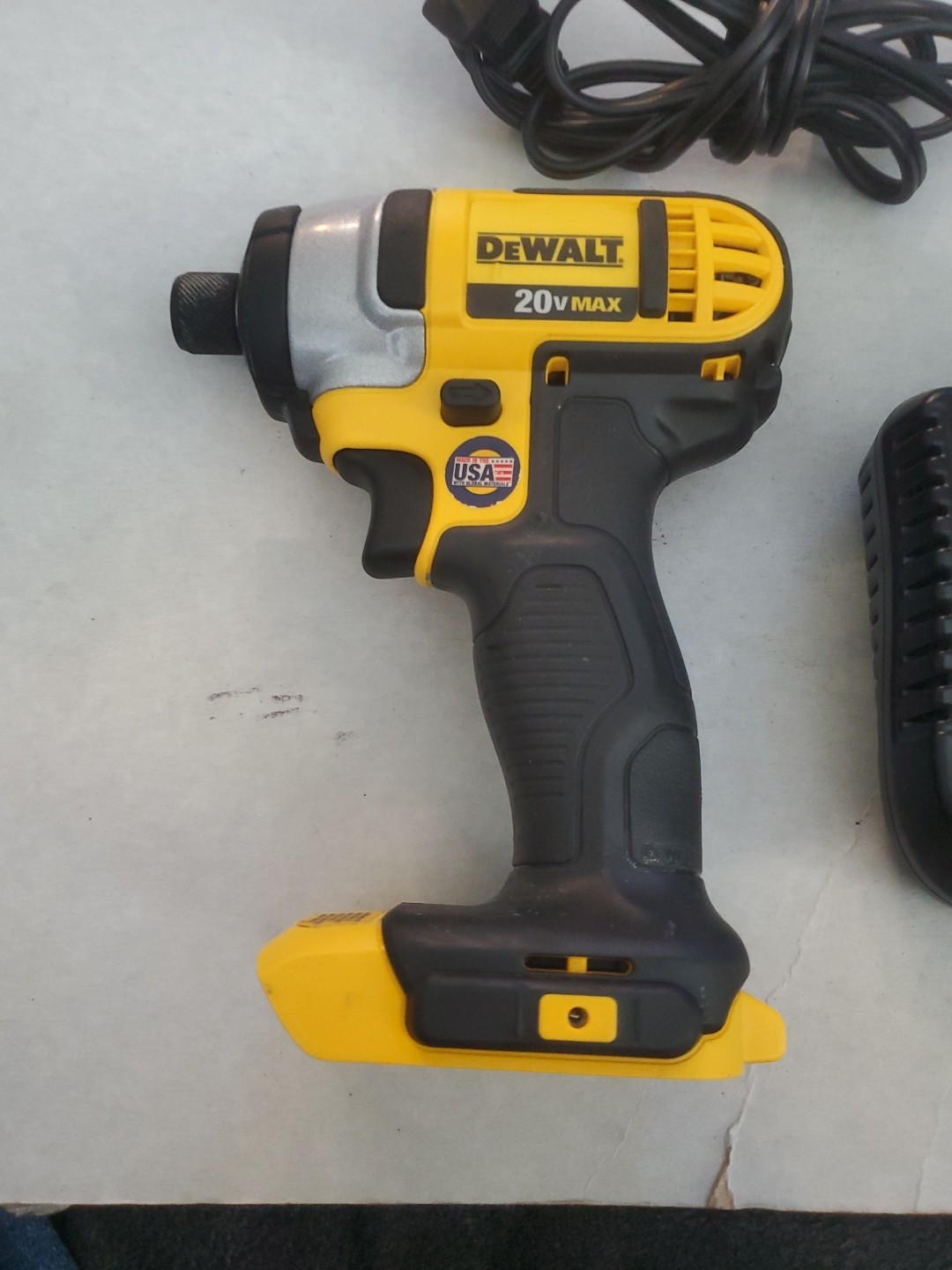 DEWALT 20 Volt 1/4 Impact Driver And Battery Charger