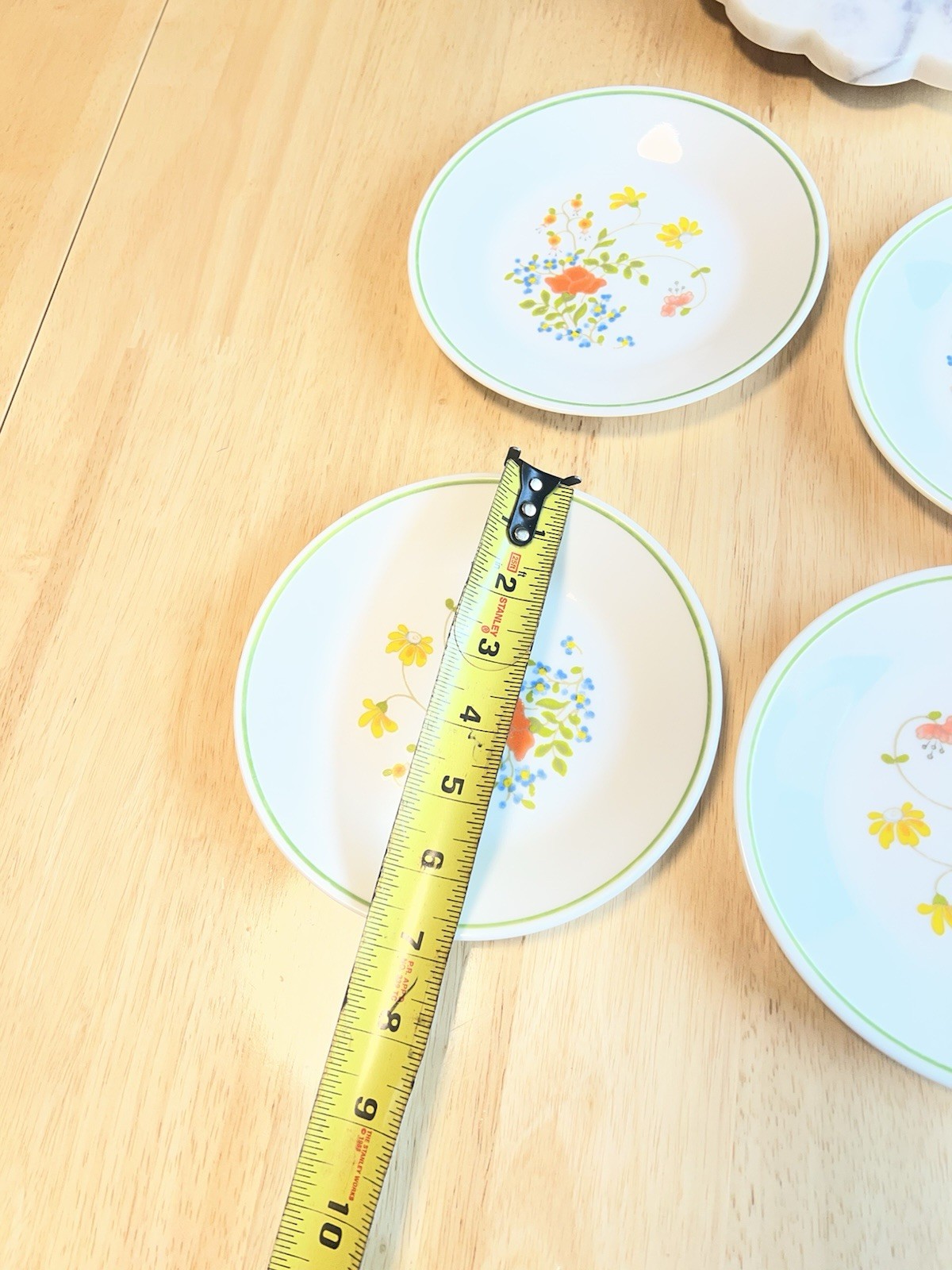 Corelle 4-Piece Wildflower Pattern 8.5in Plate Set Floral with Green Rim