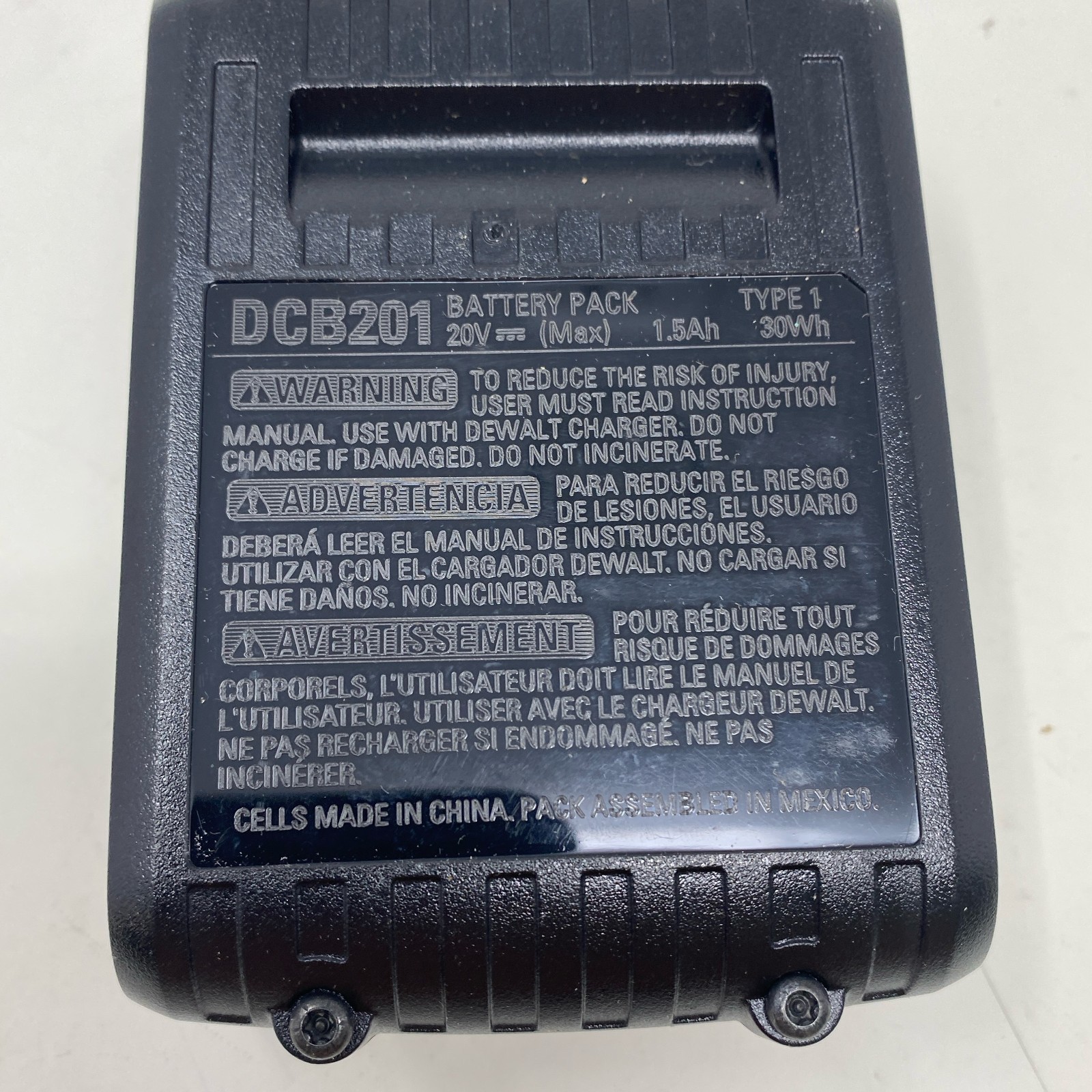 DEWALT 20V MAX 1.5Ah Compact Battery DCB201 – Black/Yellow