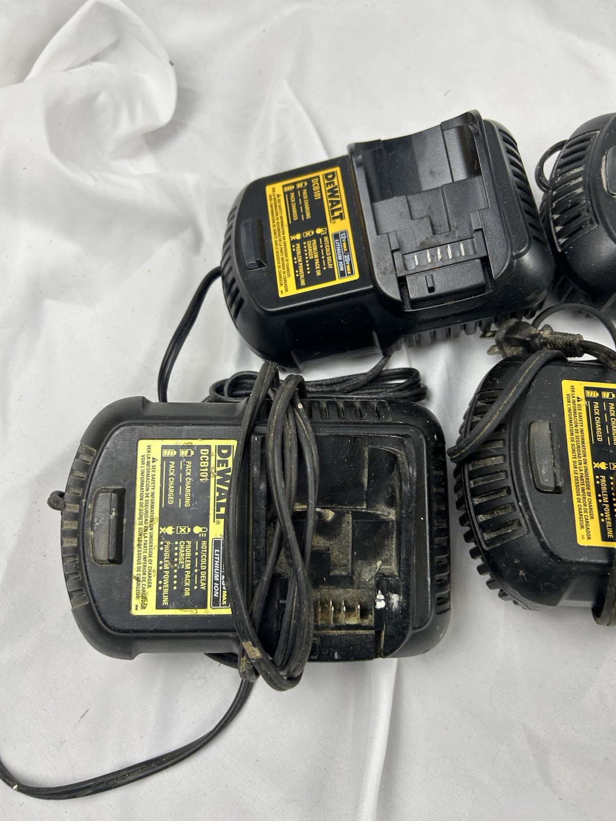 DeWalt DCB101 12V MAX – 20V MAX Li-Ion Battery Charger One charger Per Order