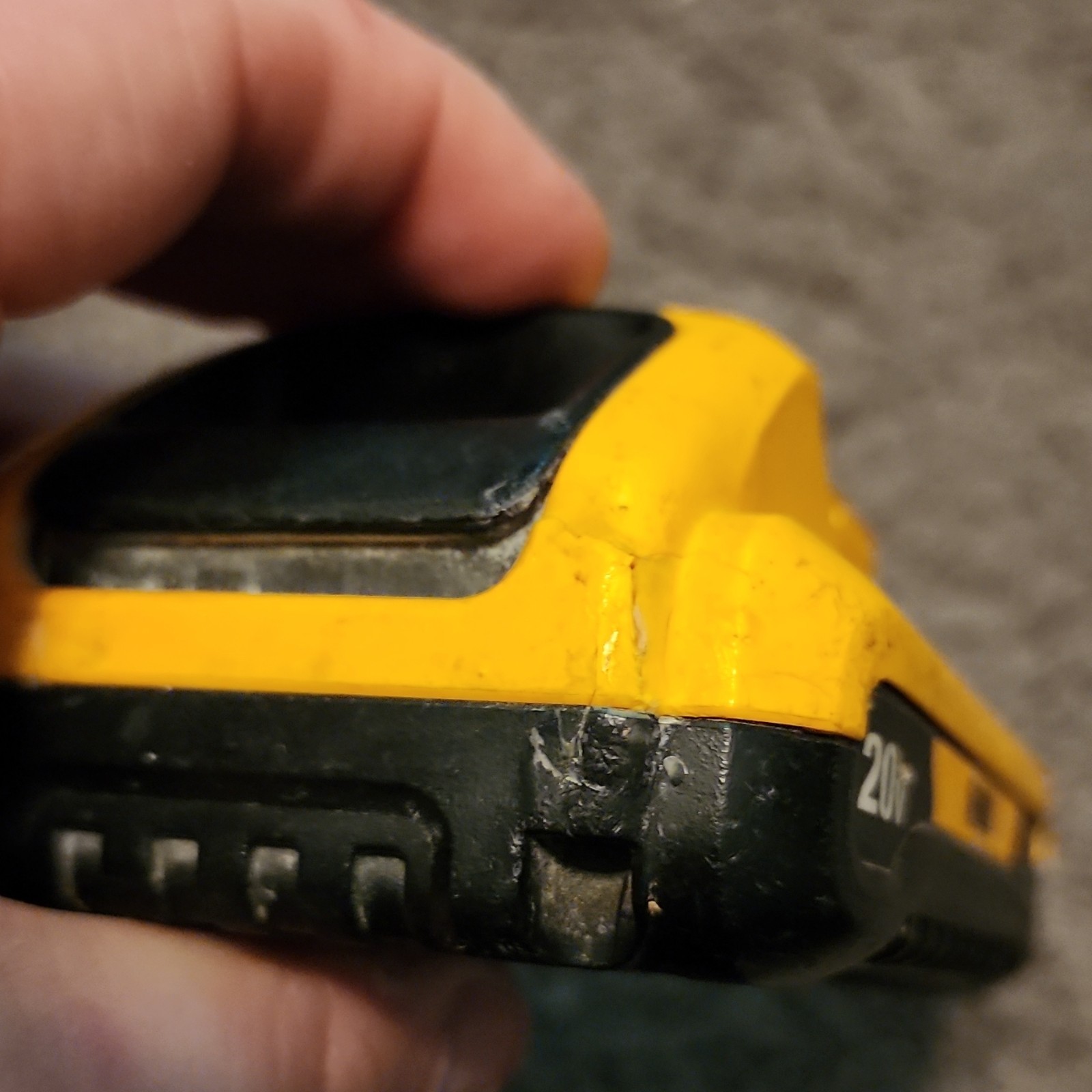 DEWALT DCB230 20V MAX 3Ah Lithium-Ion (Li-Ion) Battery Pack Yellow